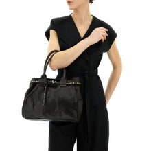 Load image into Gallery viewer, Rossella Poppi Borsa shopping grande "Rossella" in pelle di vacchetta tinta in capo con borchie e strass