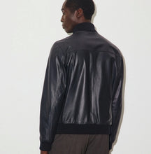 Load image into Gallery viewer, -VALSTA- Giubbotto -VALSTAR -Valstarino in cervo con fodera in cashmere, loop su collo dietro. Black - Black Prezzo normale