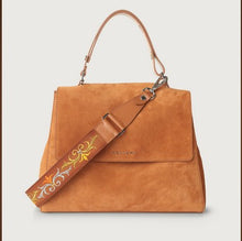 Carica l'immagine nel visualizzatore di Gallery, Borsa a spalla media Sveva Naif in suede con tracolla colore ambra