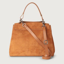 Carica l'immagine nel visualizzatore di Gallery, Borsa a spalla media Sveva Naif in suede con tracolla colore ambra