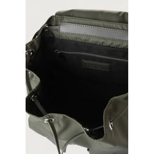 Carica l'immagine nel visualizzatore di Gallery, Zaino Charlotte Ecoline in nylon rigenerato e pelle colore VERDE