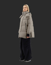 Carica l&#39;immagine nel visualizzatore di Gallery, HERNO GIACCONE OVERSIZE LAMINAR GORE-TEX WINDSTOPPER

