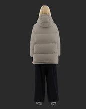 Carica l&#39;immagine nel visualizzatore di Gallery, HERNO GIACCONE OVERSIZE LAMINAR GORE-TEX WINDSTOPPER
