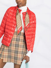 Carica l&#39;immagine nel visualizzatore di Gallery, herno 100 gr rosso con foulard

